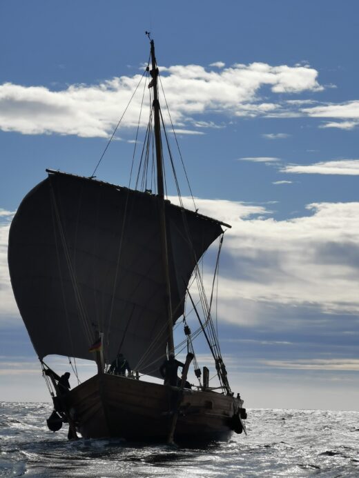 Die Bissula im Gegenlicht auf der Mosel
